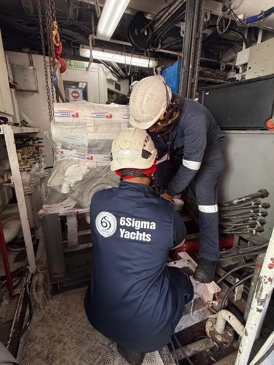 Équipe qualifiée d'ingénierie maritime accompagnant un projet de yacht au Cap
